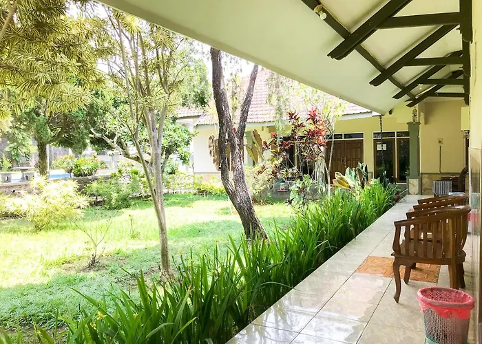 Villa Bunga Guest House Redpartner Malang